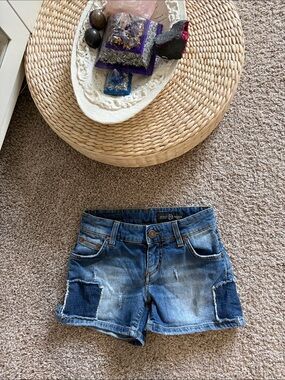 REIGN ITALIA - Distressed Denim Patch Pocket Shorts - Blue